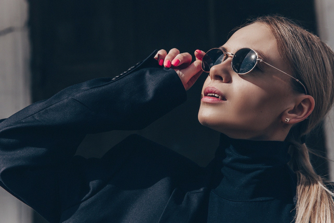 porter des lunettes de soleil