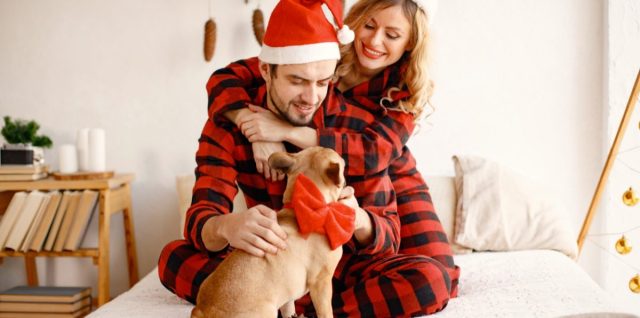 couple-en-pyjama-pantalon-ecossais