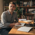 découvrez le parcours de julien pasquet après son départ de cnews et ses nouvelles activités professionnelles.