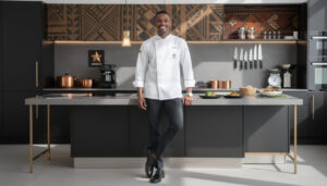 découvrez l'origine, la taille, la carrière et l'estimation de la fortune de mory sacko, le talentueux chef étoilé français.